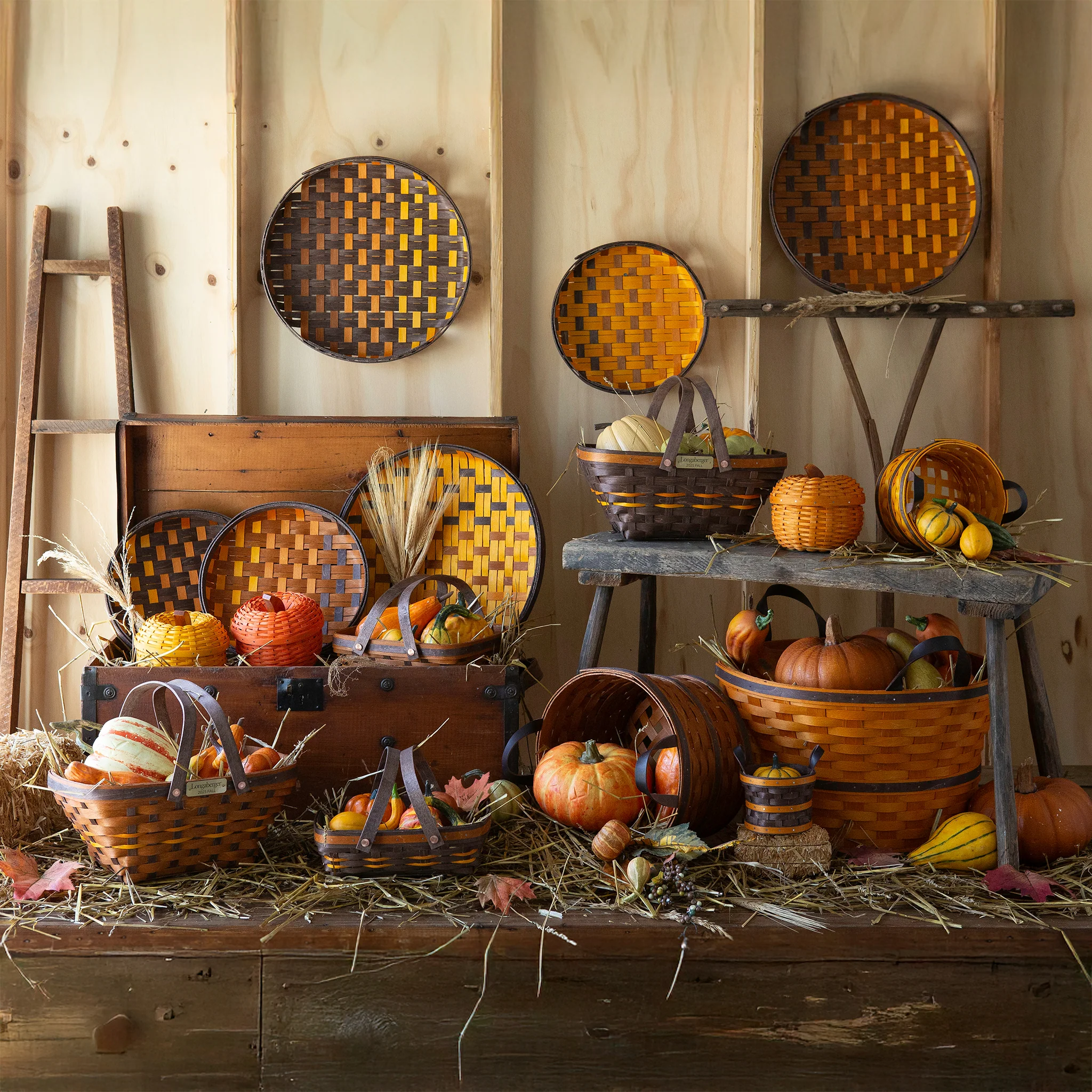 Harvest Small Round Tray Basket - Dark Roast Ombre - Image 3