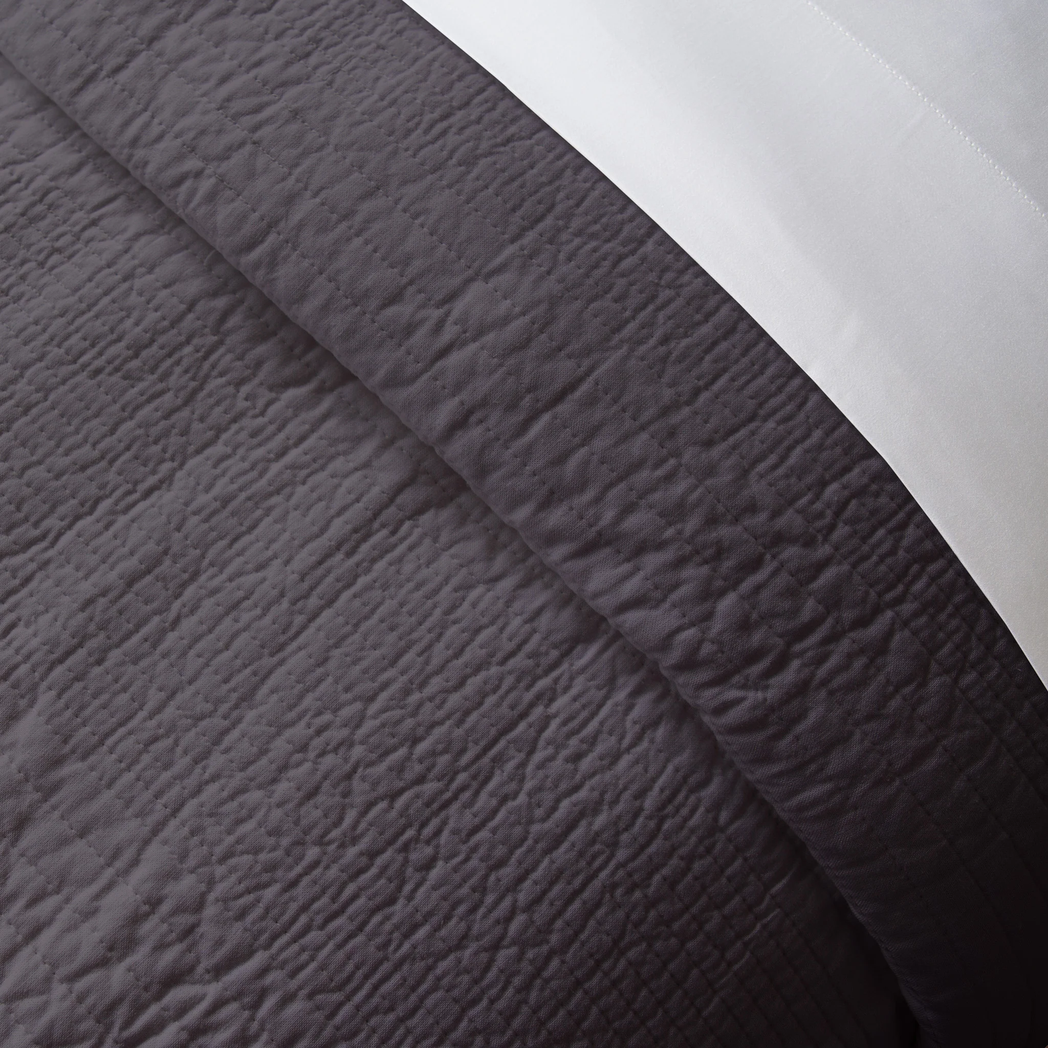Longaberger 7-Piece Bedding Set - Smoke Quilt with White Sheet Set - Image 4