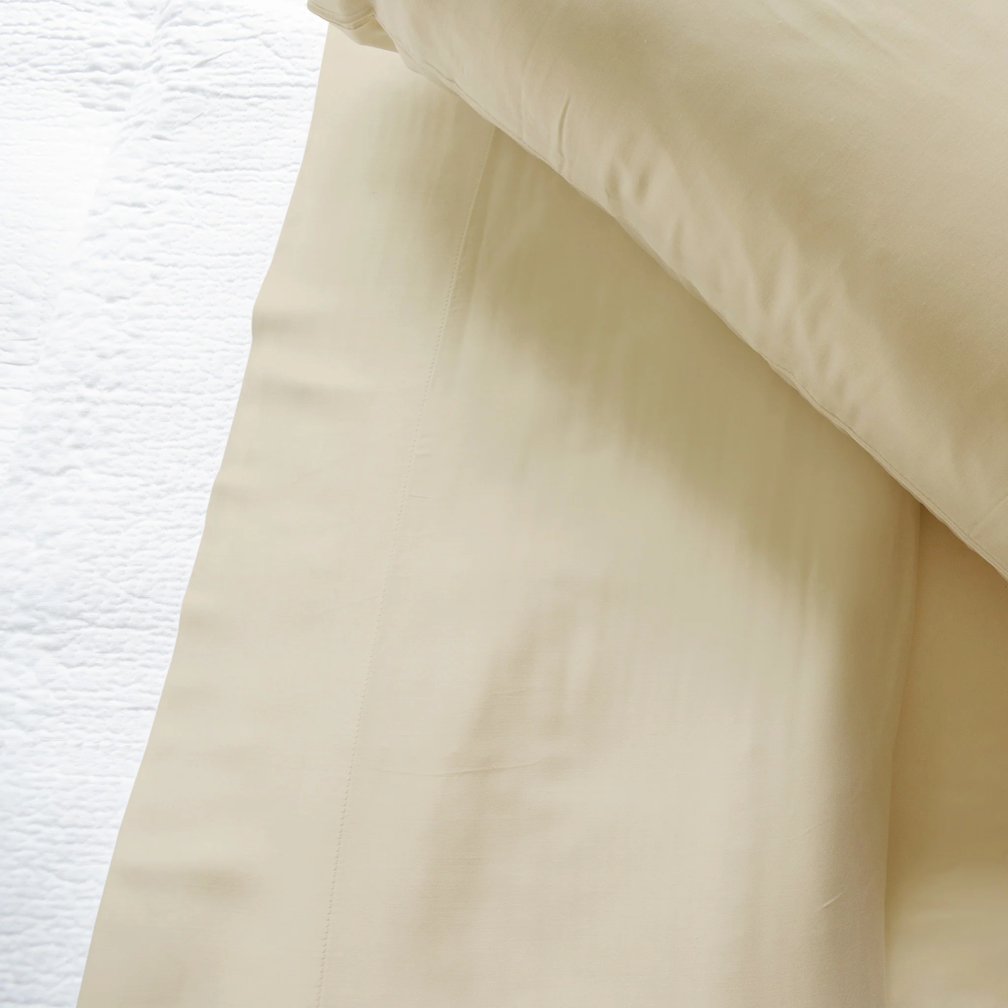 Longaberger 7-Piece Bedding Set - White Quilt with Sand Sheet Set - Image 5