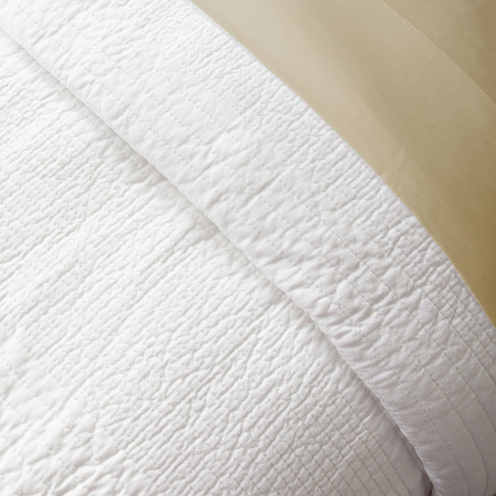Longaberger 7-Piece Bedding Set - White Quilt with Sand Sheet Set - Image 6